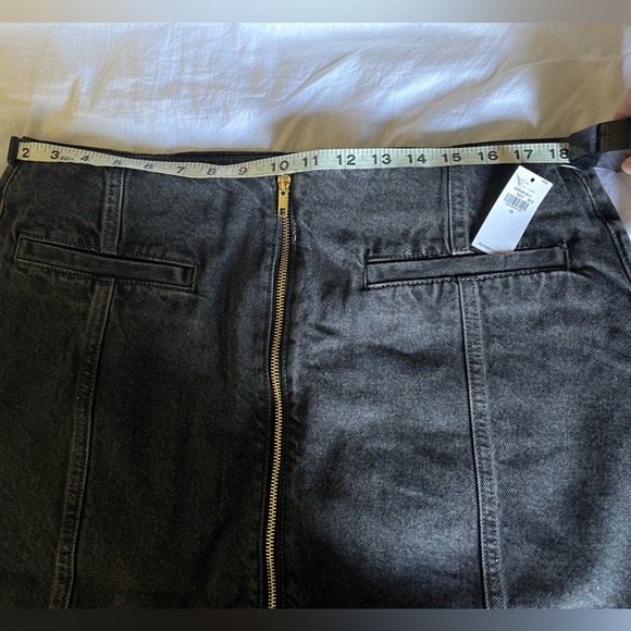 Old Navy denim Mini Skirt - Picture 5 of 7